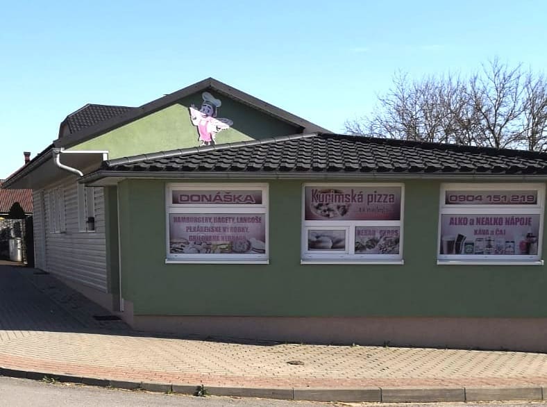 Exteriér pizzerie po finálnej etape rekonštrukcie