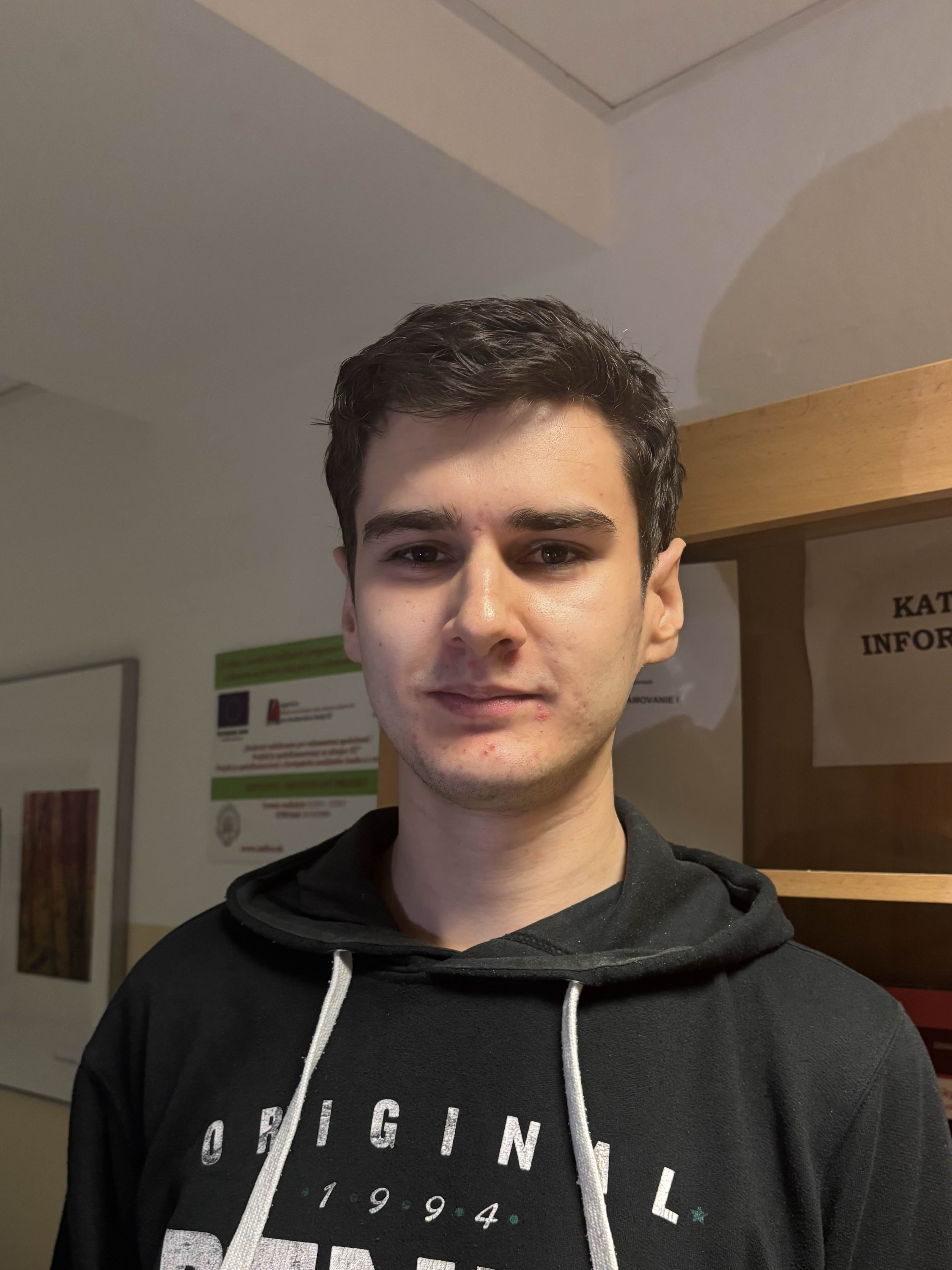 Člen tímu 2