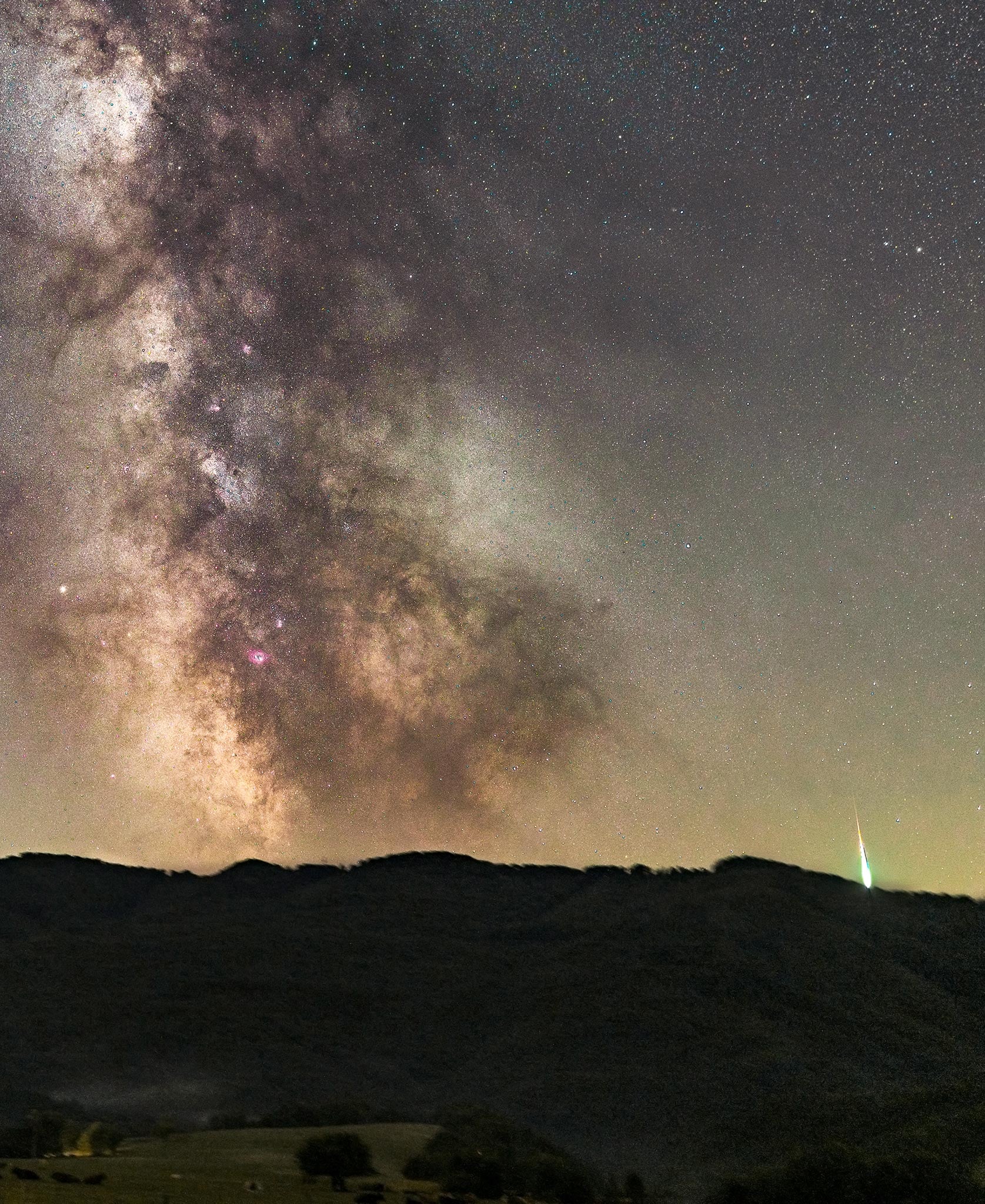 Mliečna cesta a meteor